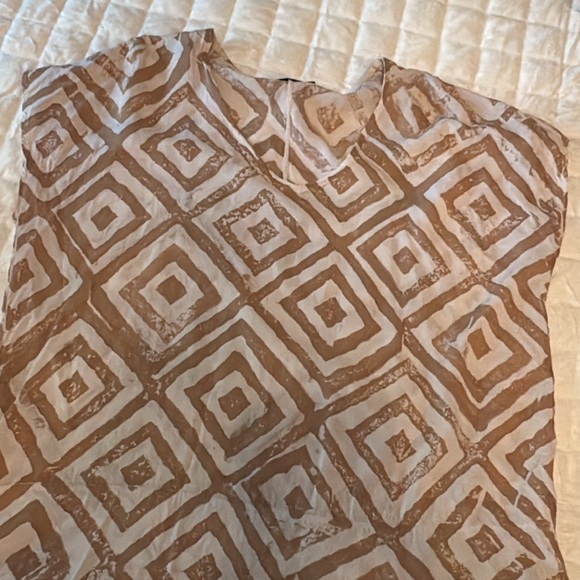 Geometric Patterned‎ Top - Picture 2 of 2